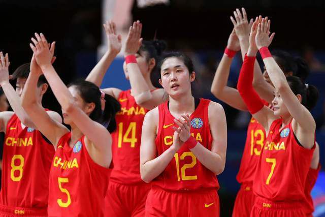 郭帆认为，AI技术的爆发对国内电影人是挑战也是机遇，因为现在好莱坞也还不清楚怎么在电影领域用好AI，现在大家反倒是在同一起跑线上了